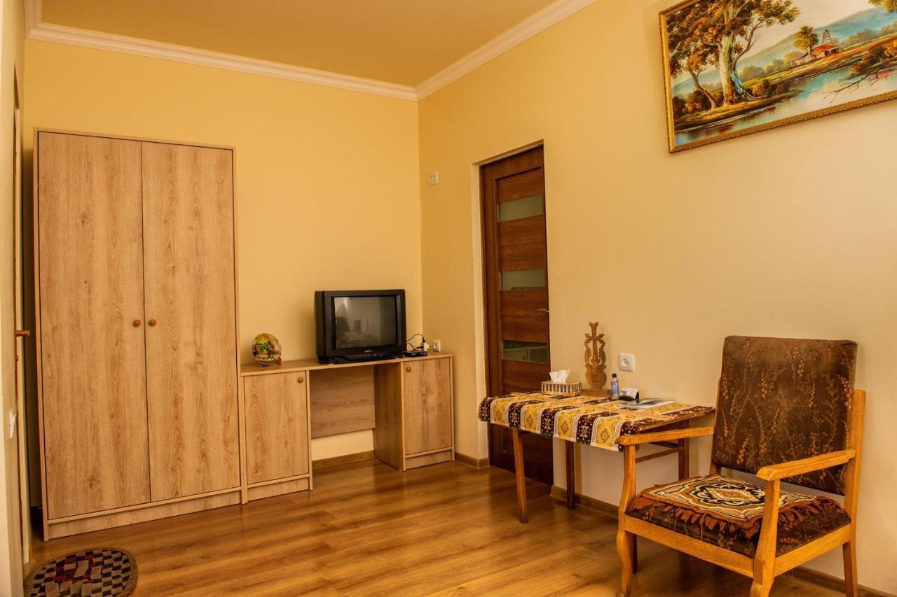 Hayi Tun Guest House Goris Εξωτερικό φωτογραφία